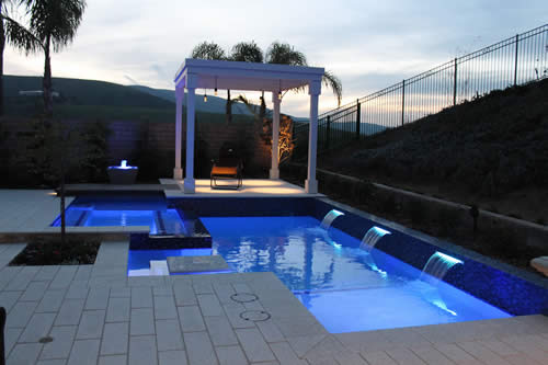 © Scott Cohen - Contemporary symmetry pool design with spa and water features